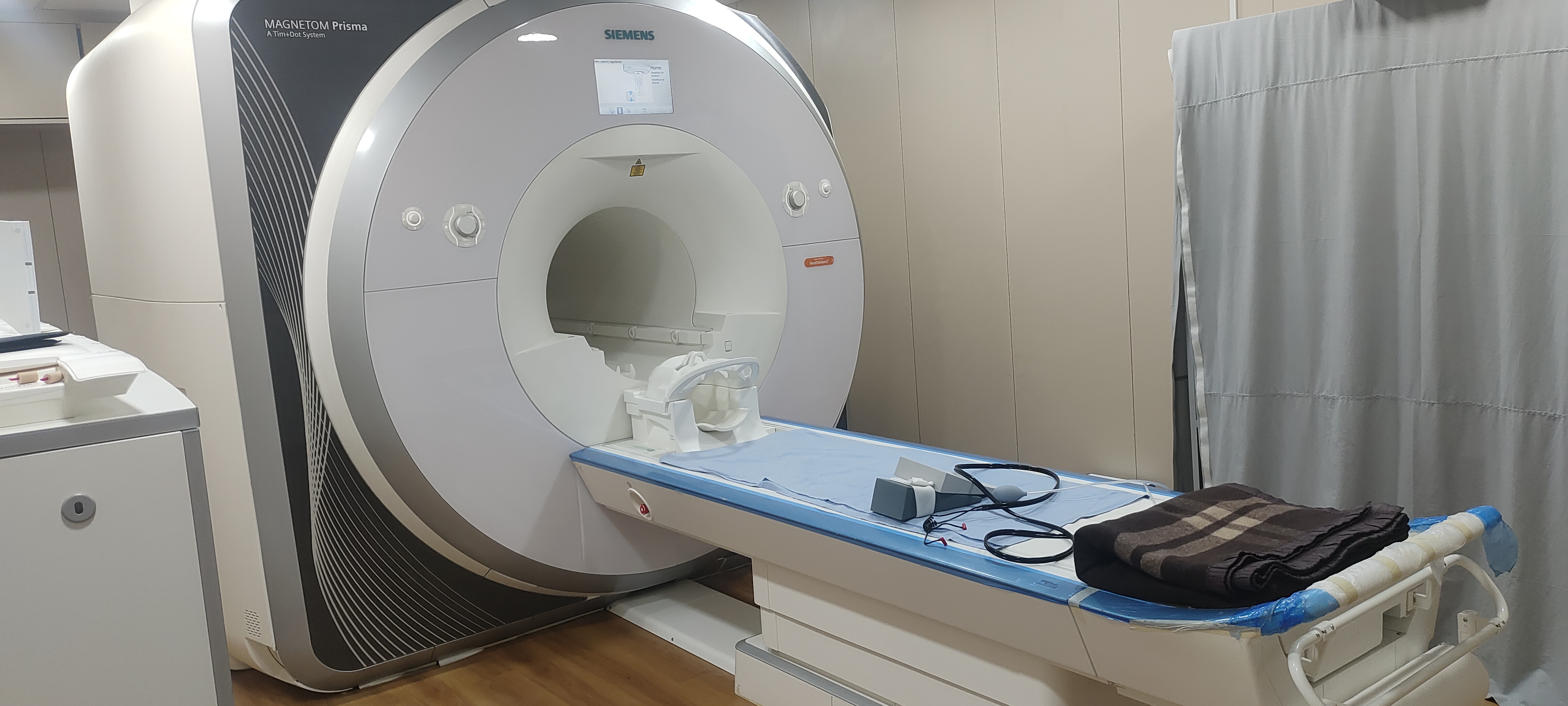 Siemens 3 Tesla Magnetom Prisma MRI Scanner <b>(3T MRI)</b> 